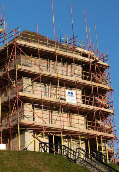 克利福德塔采用铝合金脚手架方案进行修复工作