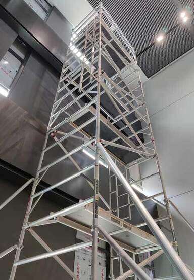 深圳福永会展中心吊灯安装