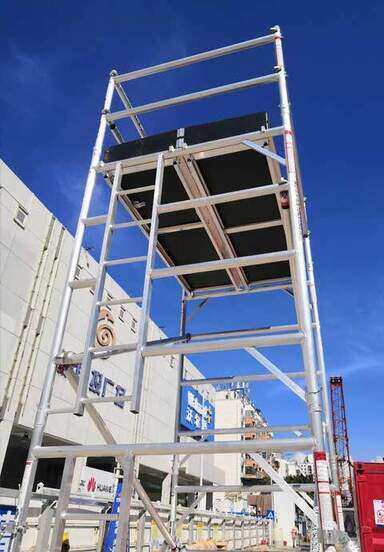 深圳西乡沃尔玛旁地铁站土建工程