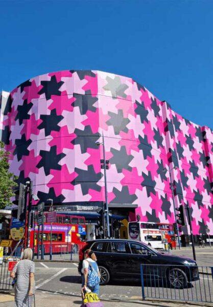 世界上最大的脚手架横幅在伯明翰完成安装